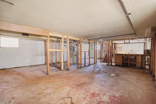 8516 Blackstone Ave, Chicago IL 60637-1823 exterior