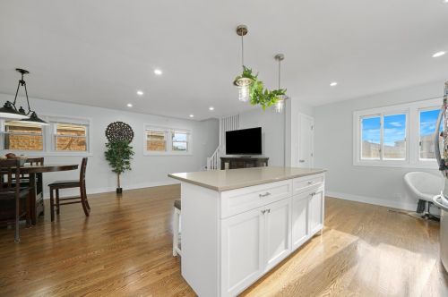 5606 Parkside Ave, Chicago IL 60646-6421 exterior