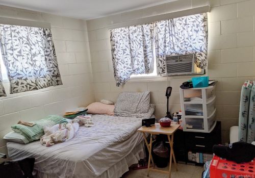 2615 Kaaha St, Honolulu HI 96826-3168 exterior