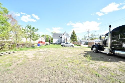 2 Morton St, Taunton MA 02780-3035 exterior