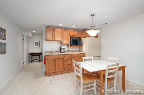 1742 Derbyshire St, Grand Rapids MI 49508-2522 exterior