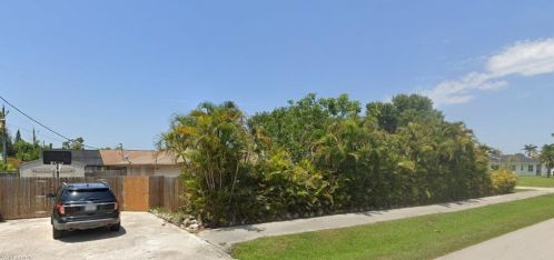 696 102nd Ave, Naples, FL 34108-3211