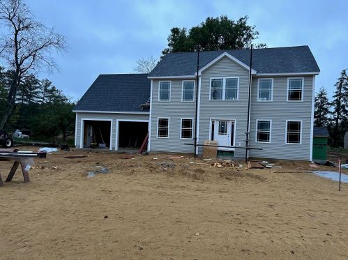 18 Woodbury Ln, Concord NH  03303-2621 exterior