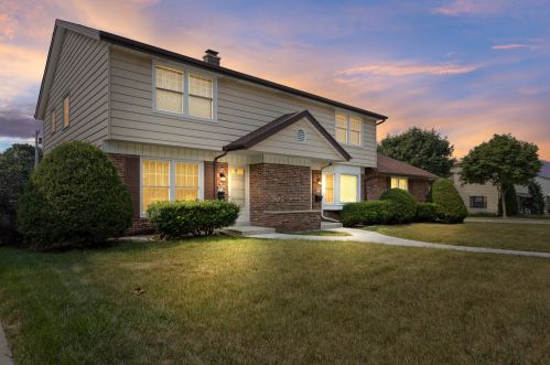 9239 Morgan Ave, Milwaukee WI  53228-1562 exterior