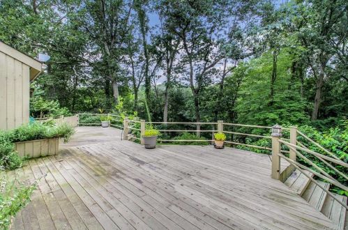 23 Pine Hill Ct, Briarcliff NY 10510-1742 exterior