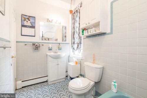 1821 Broad St, Philadelphia PA 19146-2232 exterior