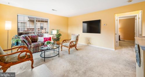 2207 Foxmeadow Dr, Limerick PA 19468-1572 exterior