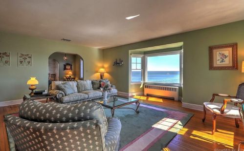 61 Morningside Dr, Milford CT 06460-7717 exterior