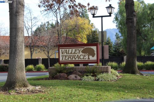 5025 Valley Crest Dr, Concord CA  94521-3087 exterior