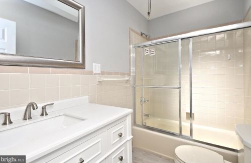 8721 Jackson St, Philadelphia PA 19145-2427 exterior