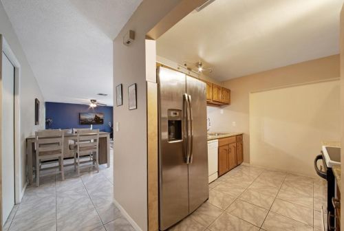 2075 24 Cir, Boynton Beach FL 33426-6578 exterior