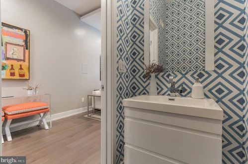 307 Green St, Philadelphia PA 19130-3914 exterior