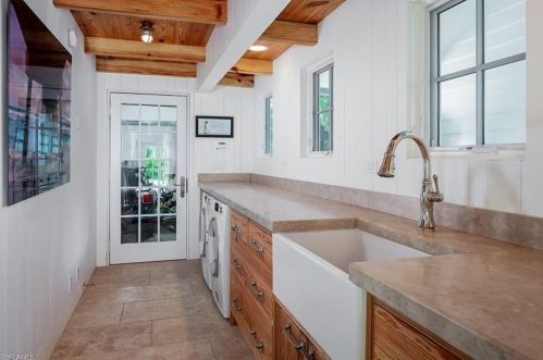 1 10 Ave, Naples FL 34120-5119 exterior