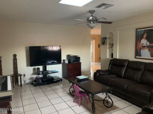 2561 Nebraska St, Tucson AZ 85757-9533 exterior