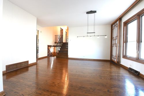 6800 Minnetonka Ave, Chicago IL 60646-1518 exterior