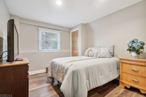 41 Cutter Dr, East Hanover NJ  07936-3047 exterior