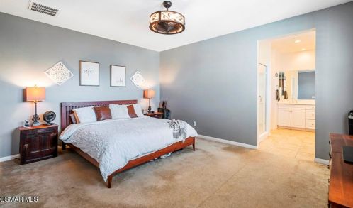 3204 Lisbon Ln, Oxnard CA 93036-7623 exterior