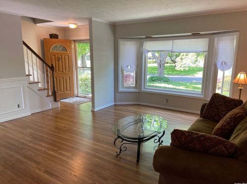 7 Carldon Rd, Commack NY 11725-1610 exterior