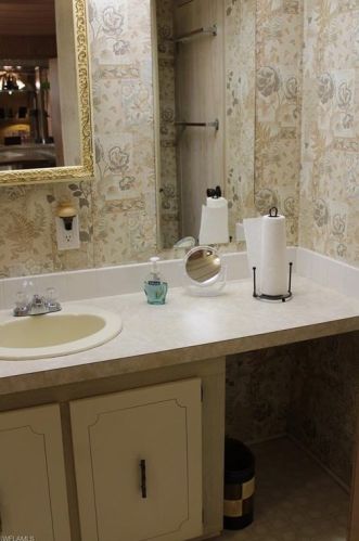 423 Cpe Florida Way, Naples FL 34104-4109 exterior