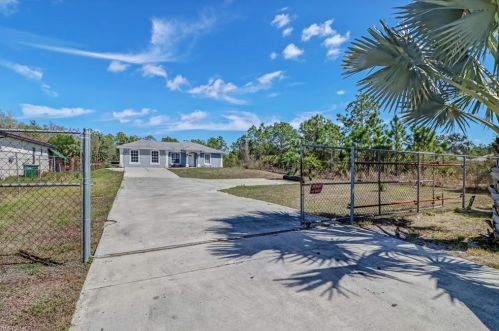 3485 27 Ave, Naples FL 34117-7136 exterior