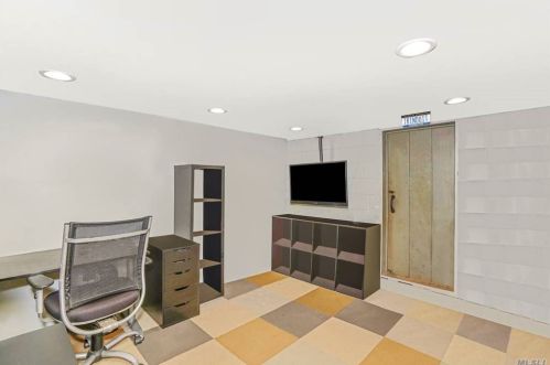 1599 Julia Goldbach Ave, Bohemia NY 11716-1517 exterior