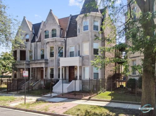 1529 Marquette Rd, Chicago, IL 60637-4414