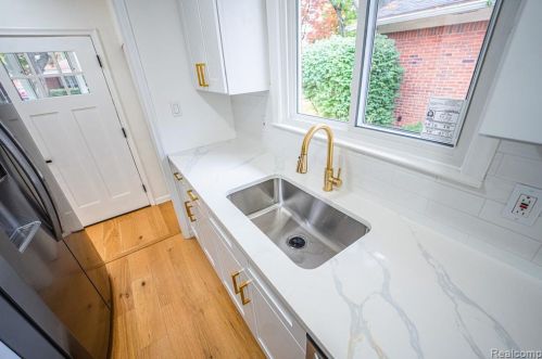 8451 Nightingale St, Dearborn Heights MI  48127-1203 exterior