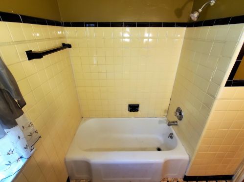 2733 Roosevelt Dr, Milwaukee WI 53216-1838 exterior