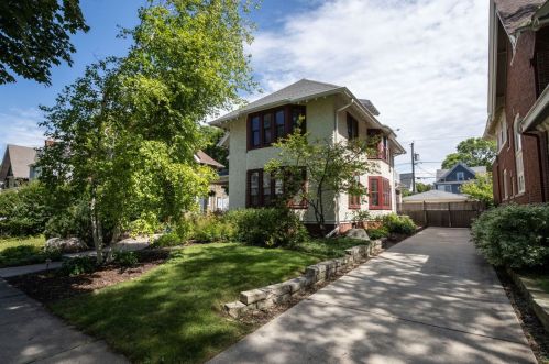 3258 Summit Ave, Milwaukee, WI 53211-3151