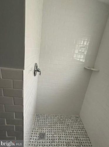 5937 Leithgow St, Philadelphia PA 19123-2127 exterior