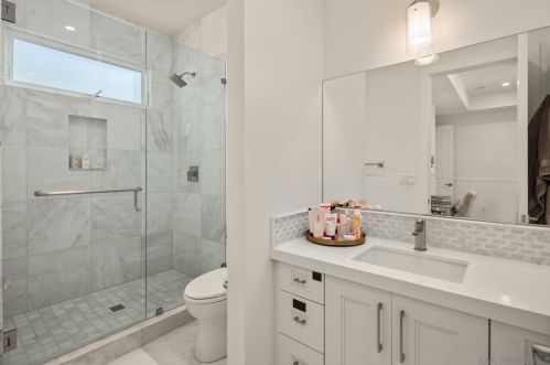 712 Ave, San Diego CA 92118-1716 exterior