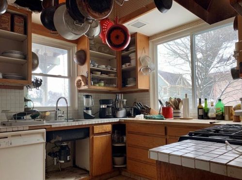 857 Hutchinson Ave, Pittsburgh PA 15218-1433 exterior