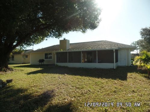 125 Thornhill Dr, Fort Pierce FL 34984-4463 exterior