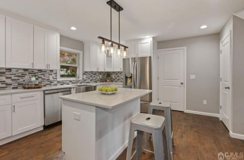 54 Howard Ave, Edison NJ  08837-3432 exterior