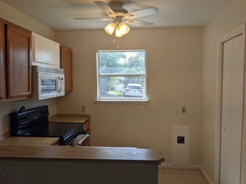 1134 Concho St, Austin TX  78702-2761 exterior