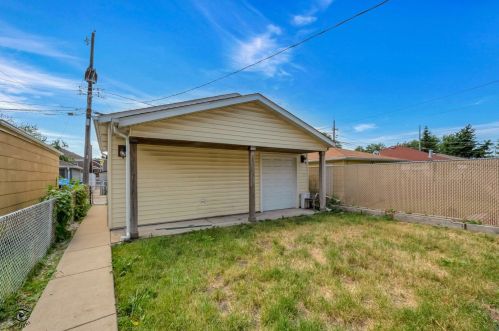 6228 Kedvale Ave, Chicago IL 60629-5127 exterior