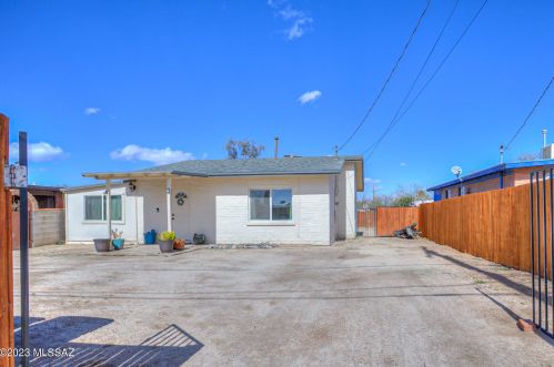 744 Calle Sierra, Tucson, AZ 85705-5324