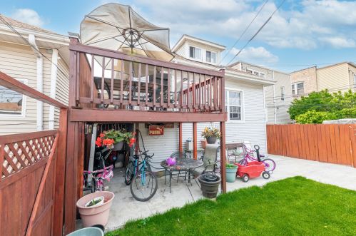 5833 Whipple St, Chicago IL 60659-3708 exterior