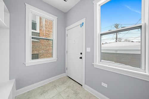 7920 Crandon Ave, Chicago IL 60617-1147 exterior