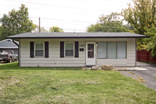 2569 Eagledale Dr, Indianapolis IN  46222-4726 exterior