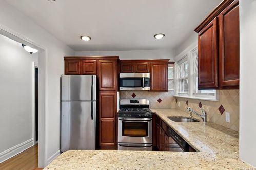 108 237 St, Bronx NY 10470-2006 exterior