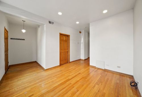 1825 Hermitage Ave, Chicago IL 60613-1106 exterior