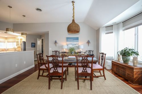 2 Fairview Dr, Concord NH 03301-6917 exterior