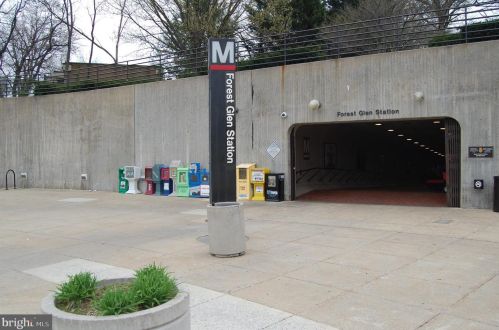 1524 Red Oak Dr, Silver Spring MD 20910-1549 exterior