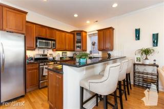 1527 Mohawk St, Chicago IL  60610-3058 exterior