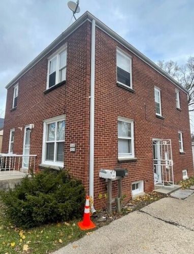 5838 42nd St, Milwaukee, WI 53221-3928