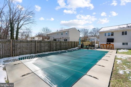 8213 Cooper St, Alexandria VA 22309-1052 exterior