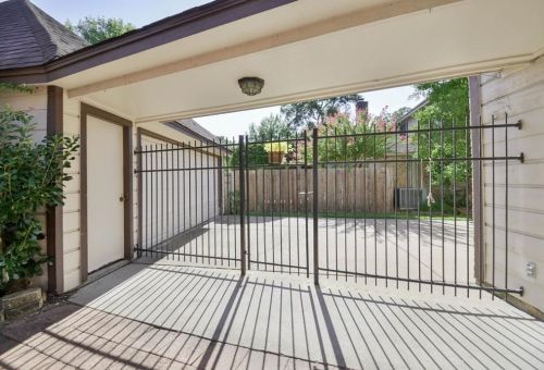 5222 Mnr Gln Dr, Humble TX exterior