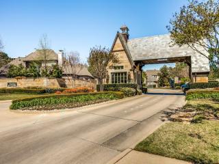 7315 Hill Forest Dr, Dallas TX  75230-2372 exterior