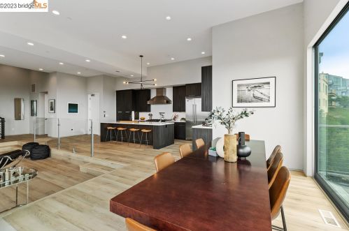 1550 Grand View Dr, Berkeley CA 94705-1637 exterior